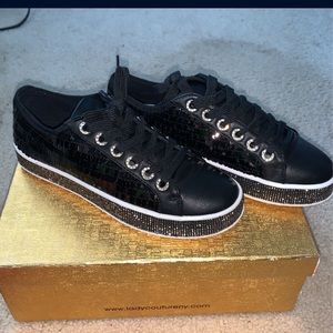 Don’t want them anymore. Size 8 in womens !